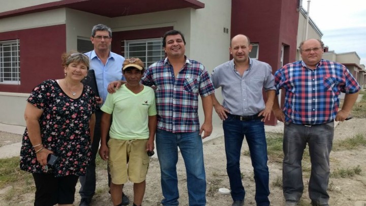 El gobierno construye 12 viviendas sociales en Colonia Ensayo