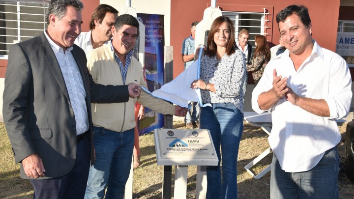 Inauguraron 16 viviendas para familias de Hernandarias