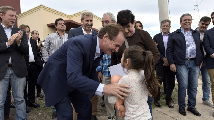 Familias de Concepción del Uruguay recibieron sus viviendas financiadas por Provincia y Nación