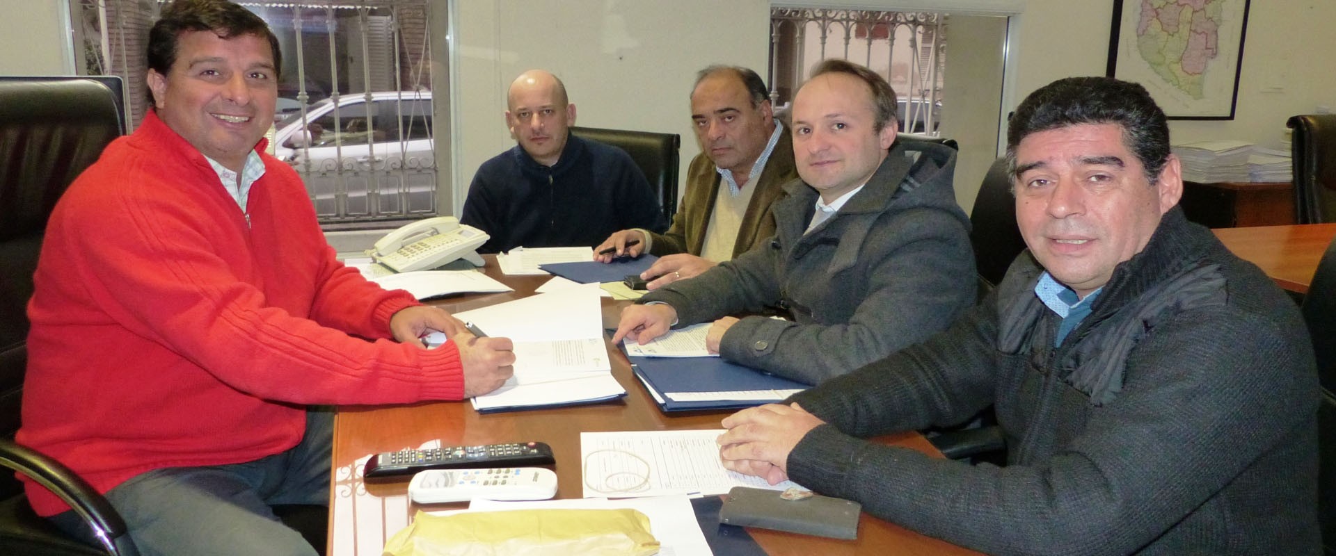 La provincia rubricó contratos para construir nuevas viviendas en Jubileo y Aranguren