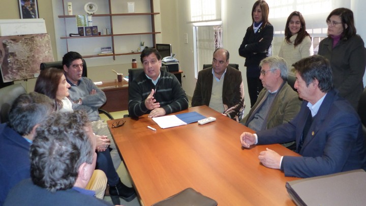 Colegios de profesionales de la construcción colaborarán en el programa provincial de viviendas