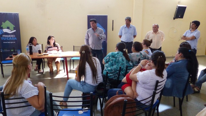 La provincia sorteó viviendas para docentes en Viale