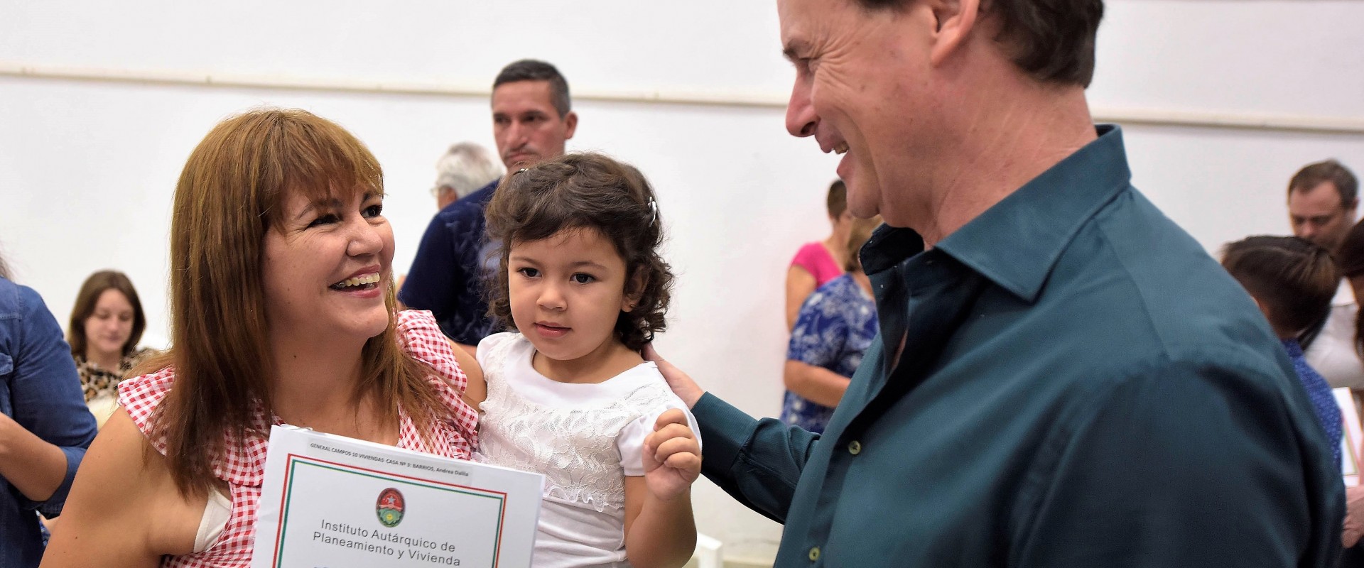 4000 familias entrerrianas ya cuentan con las escrituras de sus viviendas sociales