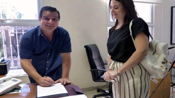 La provincia rubricó el contrato para construir viviendas en Santa Luisa