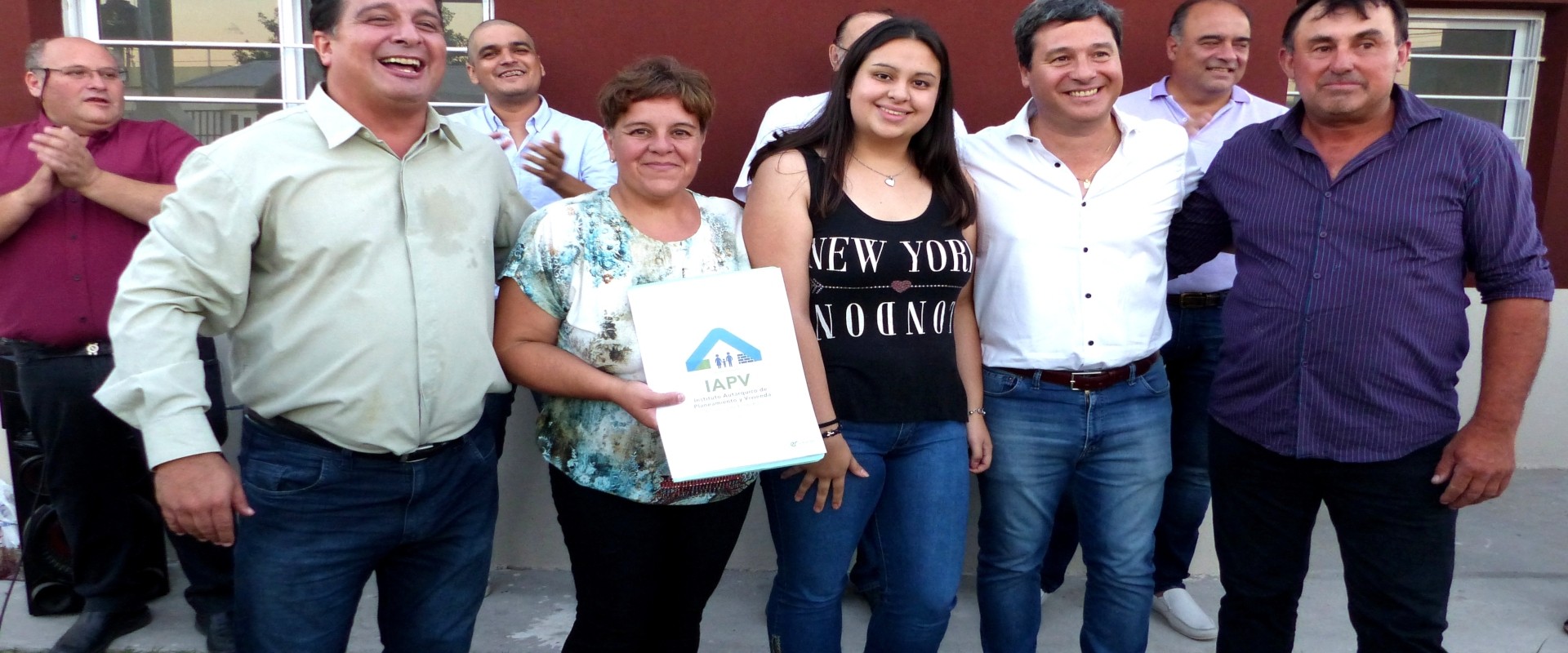 Se inauguran viviendas para docentes privados en Viale