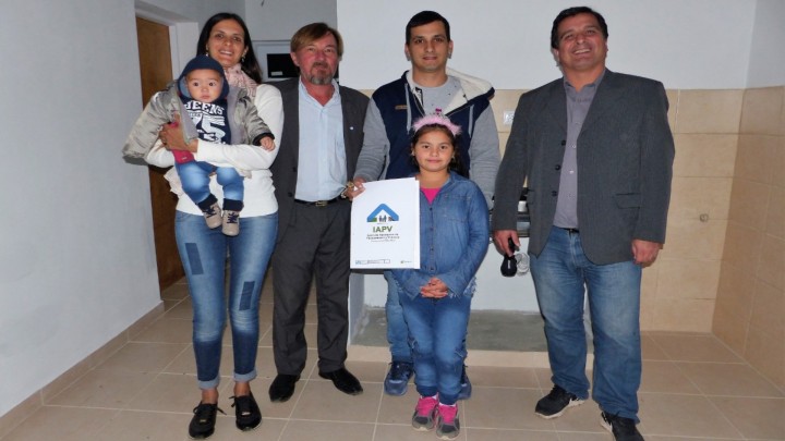 Se inauguraron 10 nuevas viviendas  en Colonia Elía con recursos provinciales