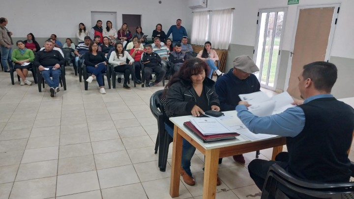 Familias de Concepción del Uruguay y comuna Tala contarán con las escrituras de sus viviendas