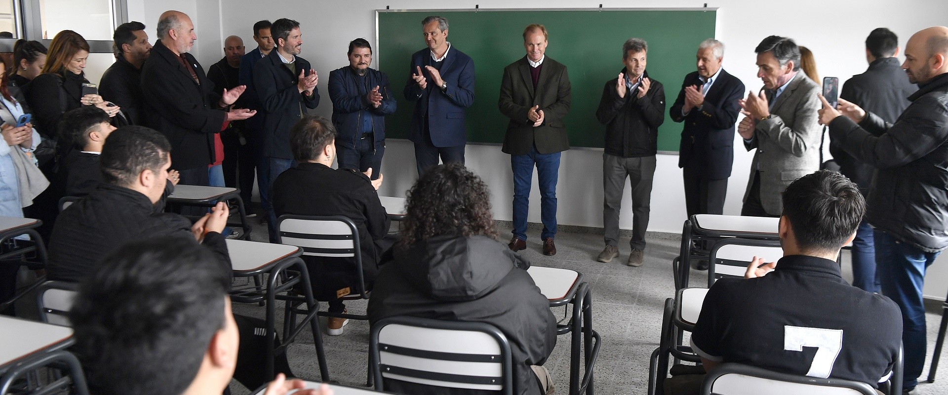 Bordet inauguró una escuela técnica, jardines y viviendas en Concepción del Uruguay