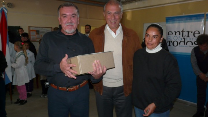 Emotivo acto de entrega de viviendas en Arroyo Barú