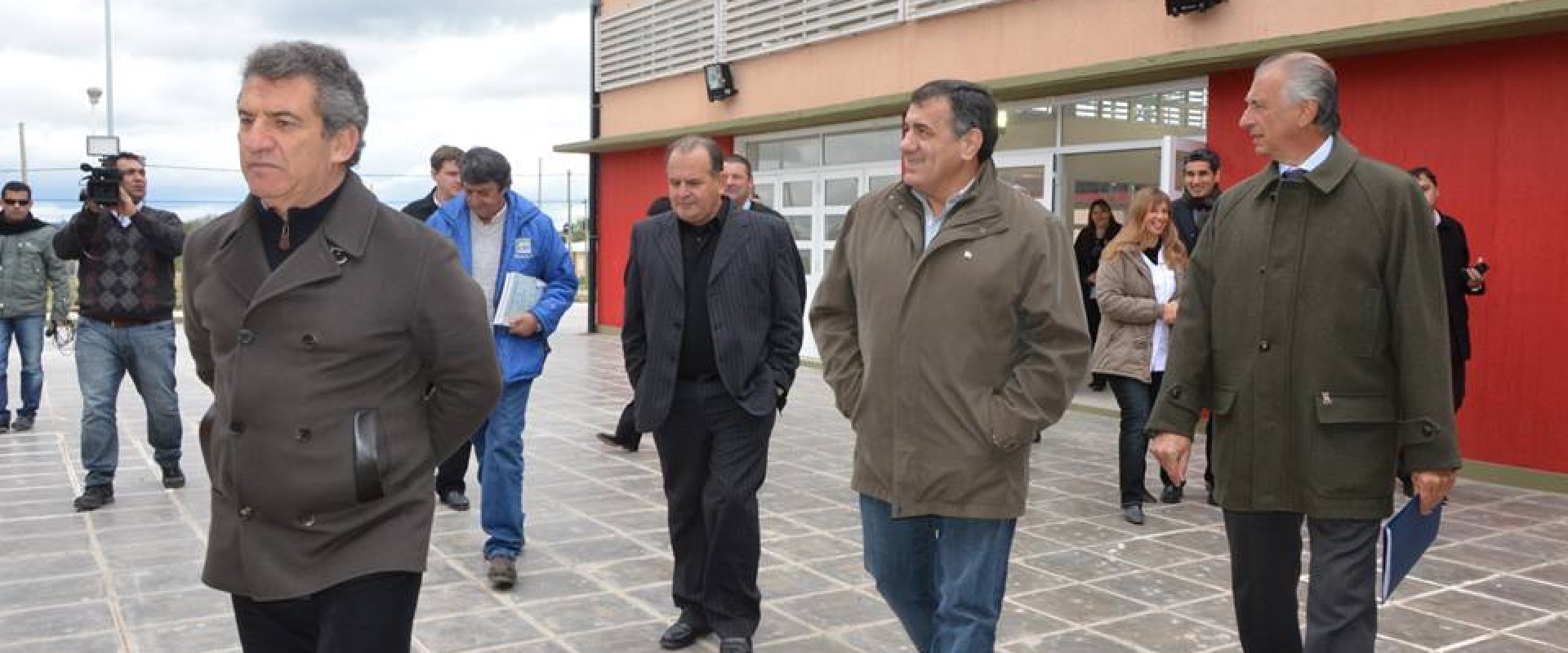 Urribarri inauguró tres establecimientos educativos en Colonia Avellaneda