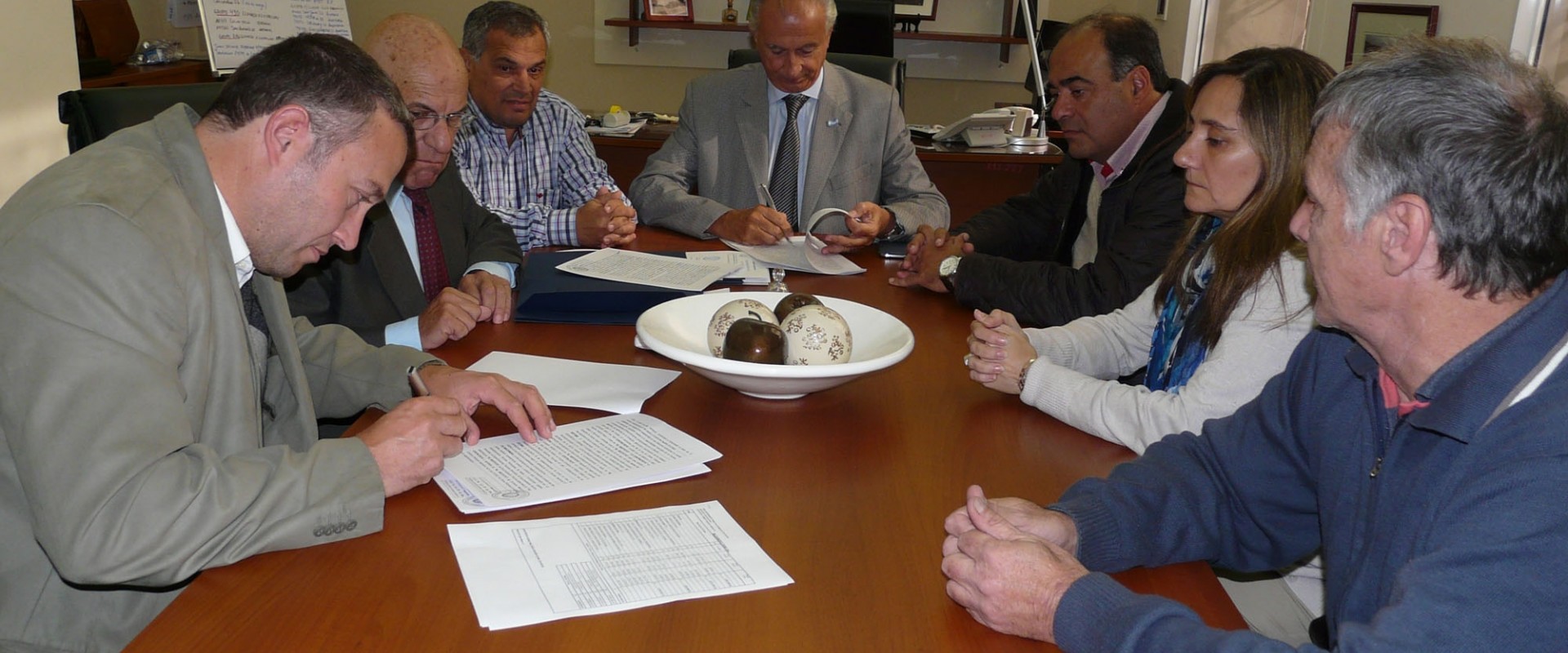 Rubricaron contratos para ejecutar la trama vial de barrios de Basavilbaso y Gualeguaychú