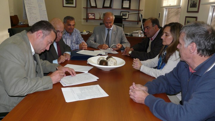 Rubricaron contratos para ejecutar la trama vial de barrios de Basavilbaso y Gualeguaychú