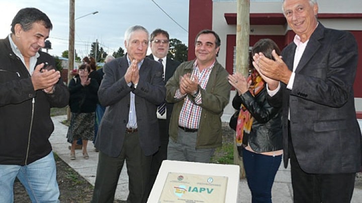 Entregaron viviendas a docentes de Hernandarias