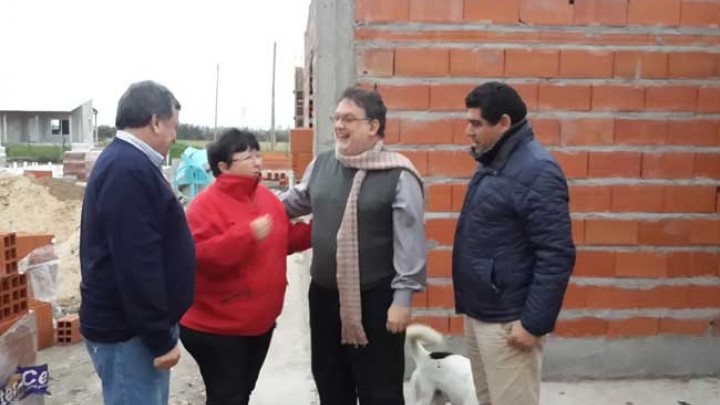 El gobierno construye viviendas sociales en Aldea Santa María