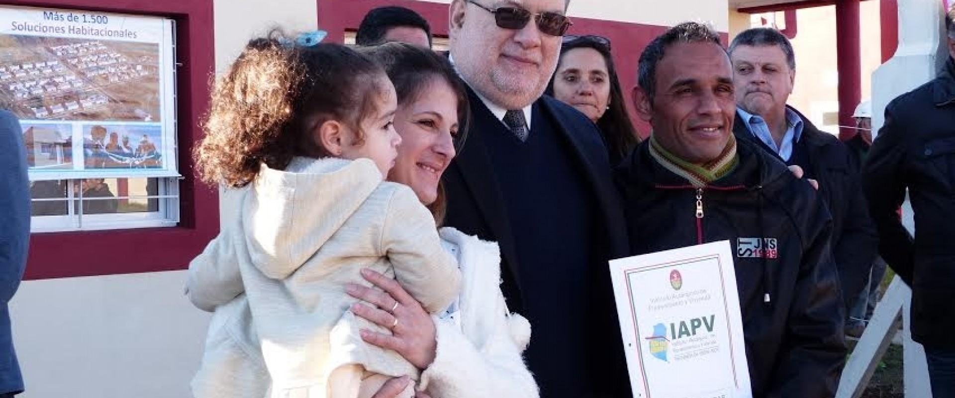 Cuarenta familias de Colón recibieron su casa