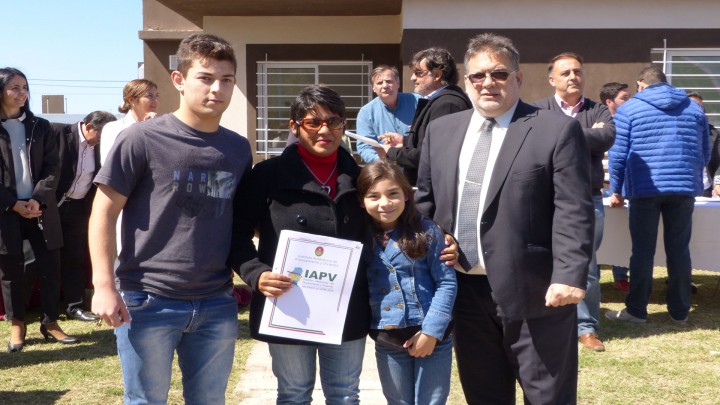 Fueron inauguradas 50 viviendas para docentes en Santa Elena